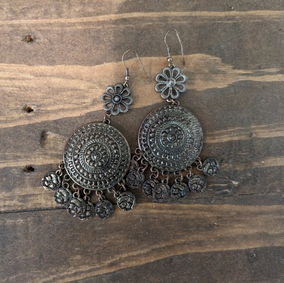 Bundle of 7 pairs of  Fashion Earrings - Picture 4 of 8